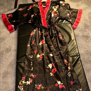 Jones New York women’s L/S Robe with a floral pattern- Brand new Size L/XL